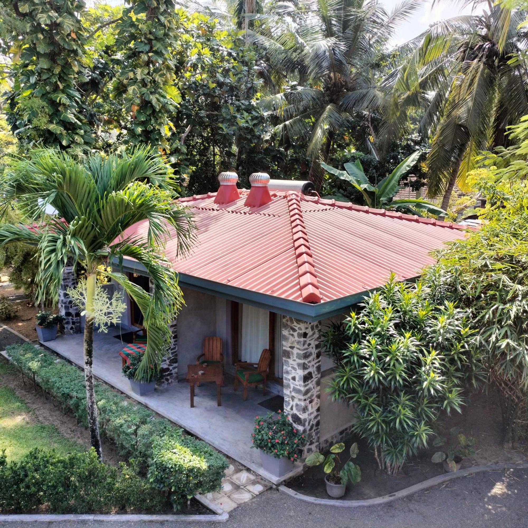 Avalon Village Resort Induruwa Eksteriør billede