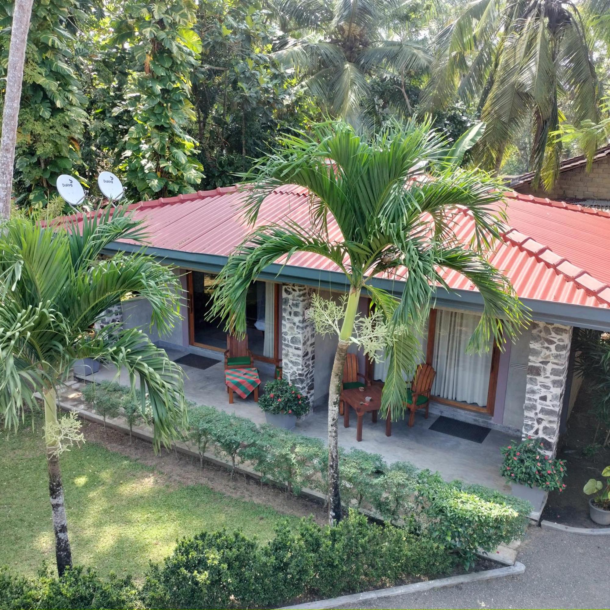 Avalon Village Resort Induruwa Eksteriør billede