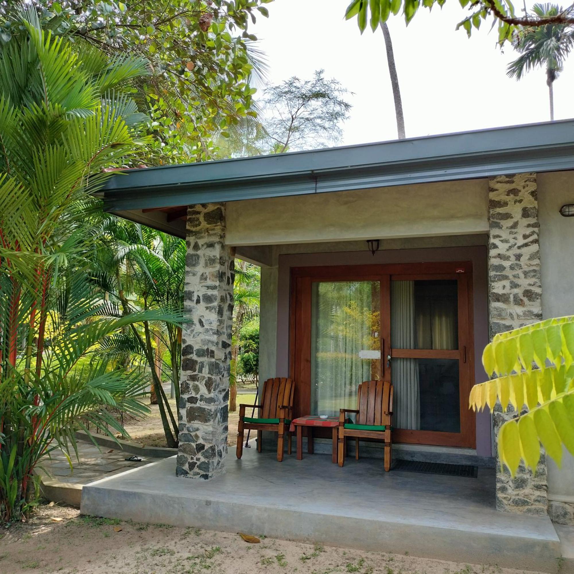 Avalon Village Resort Induruwa Eksteriør billede