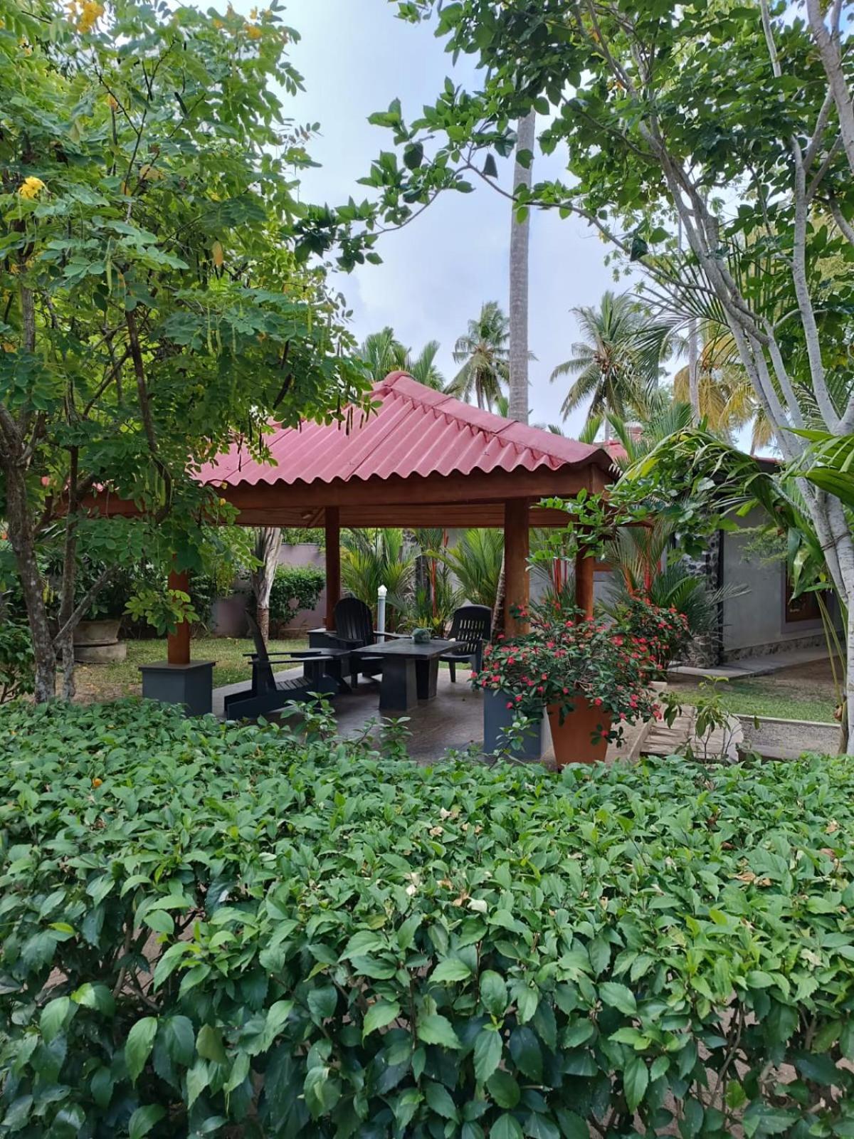 Avalon Village Resort Induruwa Eksteriør billede